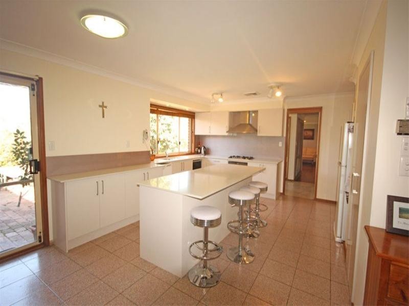 9 Caernarvon Close, Kirkham NSW 2570