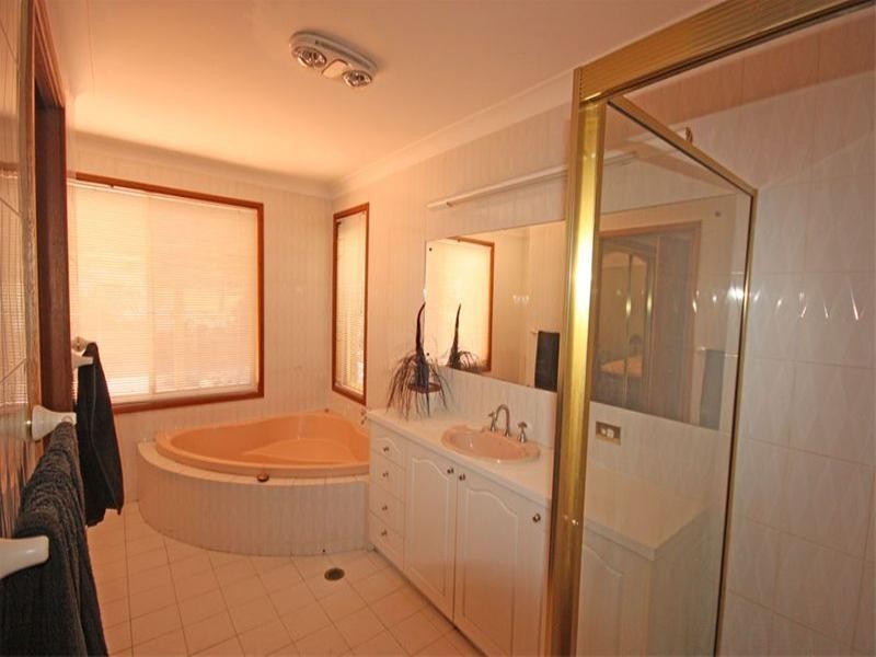 9 Caernarvon Close, Kirkham NSW 2570