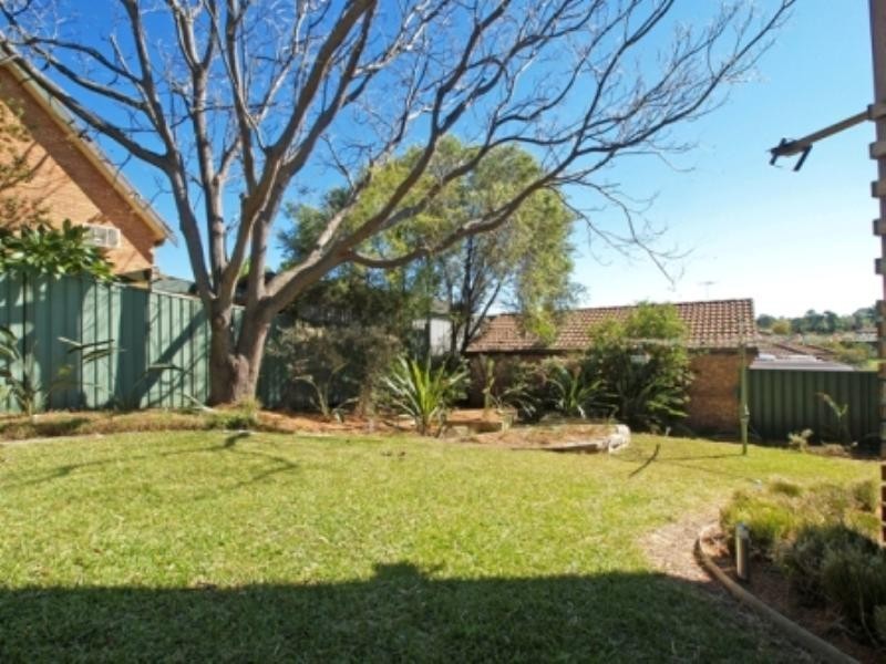 4 Spumante Close, Eschol Park NSW 2558