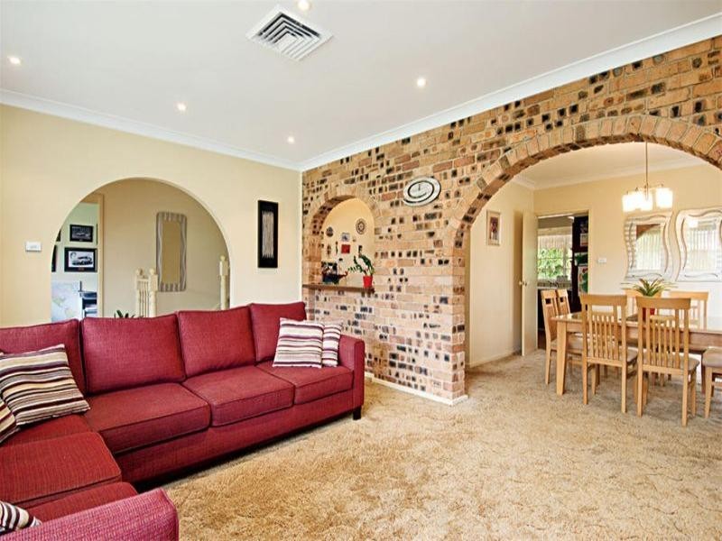 19 Buckingham Crescent, Chipping Norton NSW 2170
