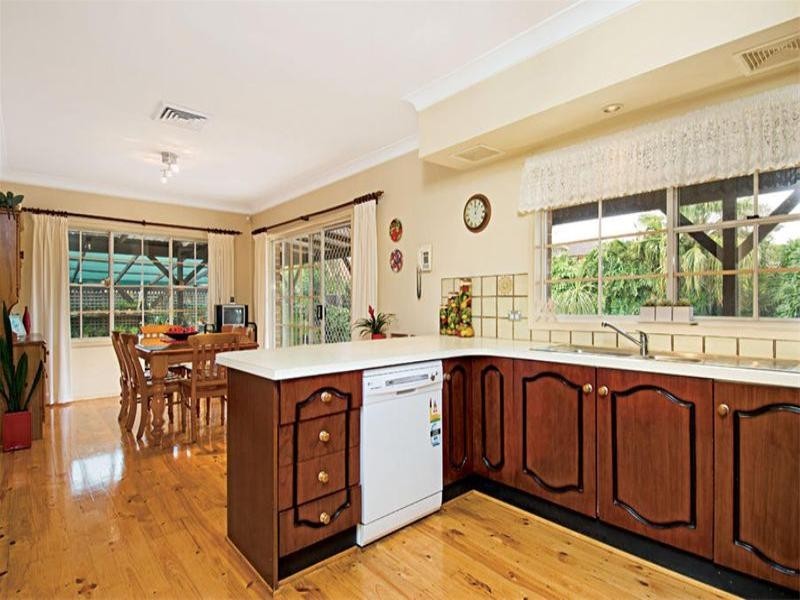 19 Buckingham Crescent, Chipping Norton NSW 2170