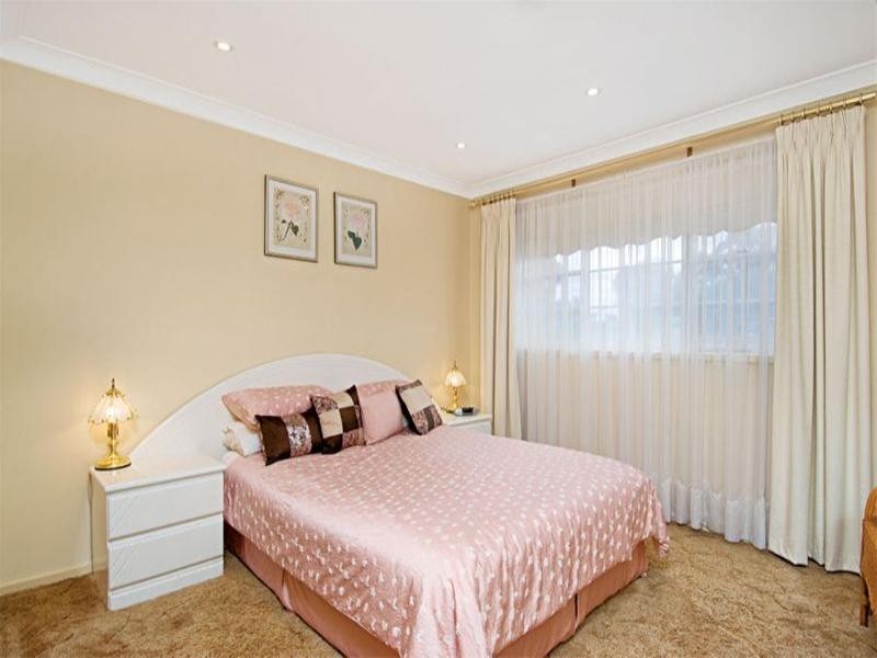 19 Buckingham Crescent, Chipping Norton NSW 2170