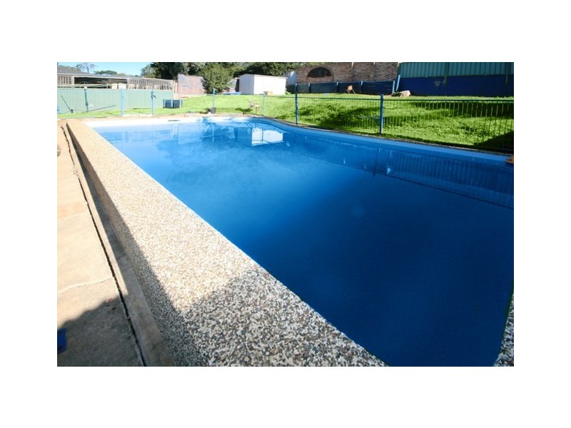 12 Lawn Avenue, Bradbury NSW 2560