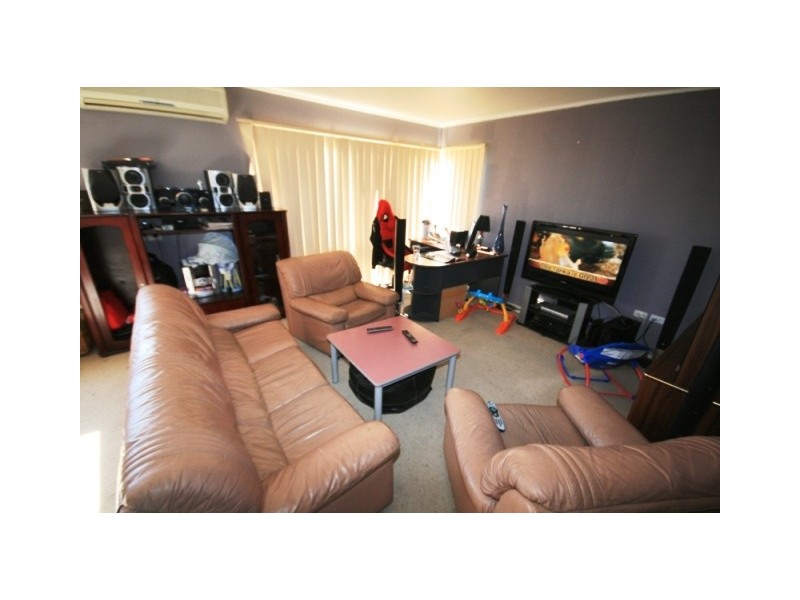 12 Lawn Avenue, Bradbury NSW 2560