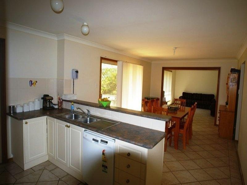 50 William Mannix Avenue, Currans Hill NSW 2567