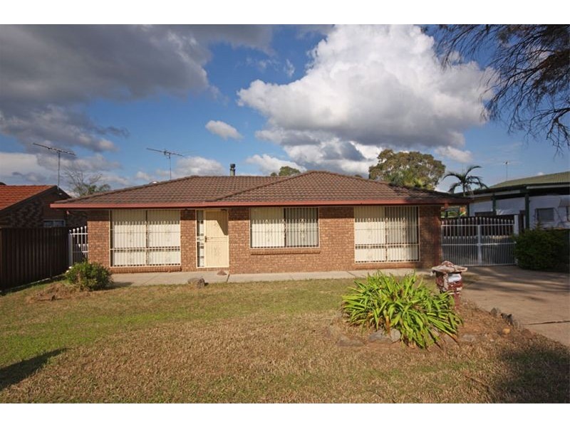23 Greengate Road, St Helens Park NSW 2560