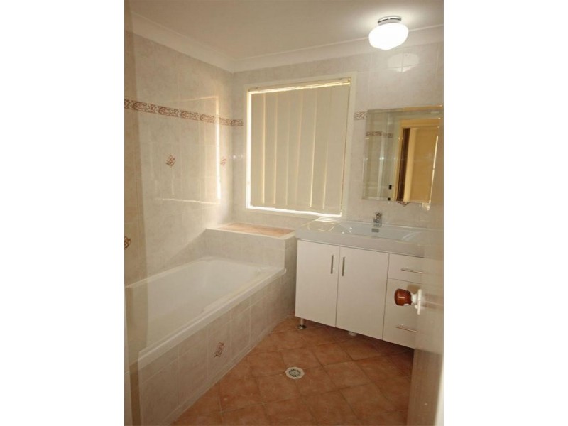 23 Greengate Road, St Helens Park NSW 2560