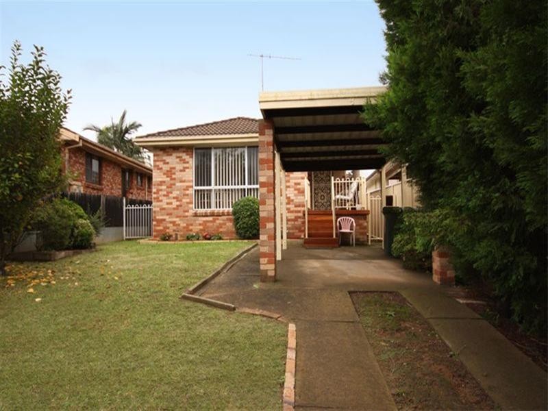 9 Euphrates Place, Kearns NSW 2558