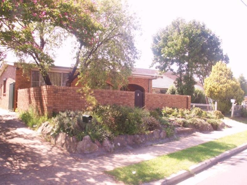 2/8 Bradbury Avenue, Campbelltown NSW 2560