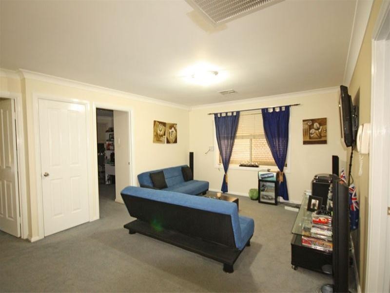 5 Boongary Street, St Helens Park NSW 2560