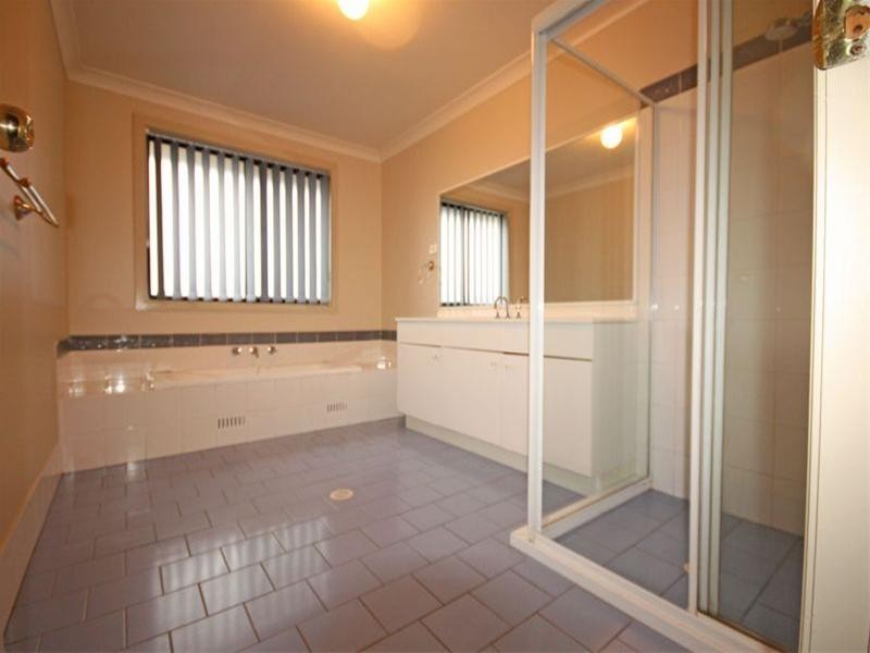 21 Zambezi Place, Kearns NSW 2558