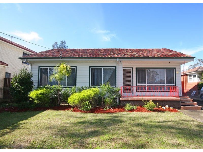 33 Hurlstone Avenue, Glenfield NSW 2167