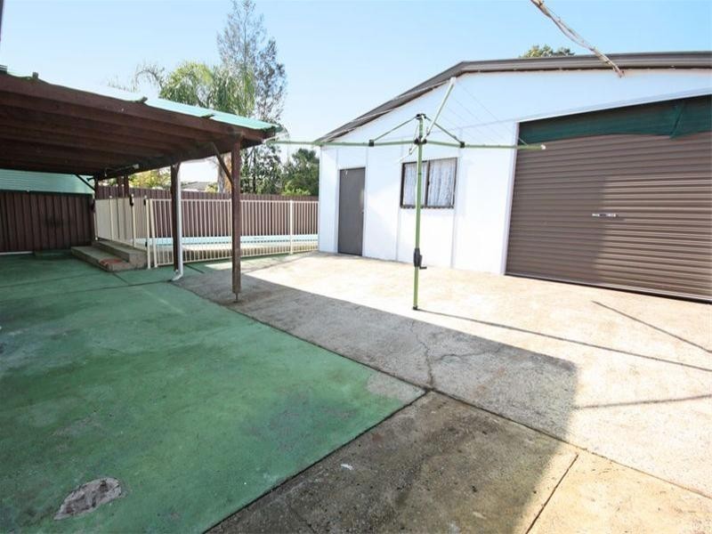 33 Hurlstone Avenue, Glenfield NSW 2167