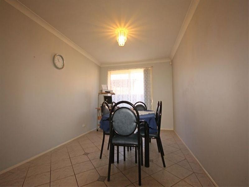 24 Pyramus Circuit, Rosemeadow NSW 2560