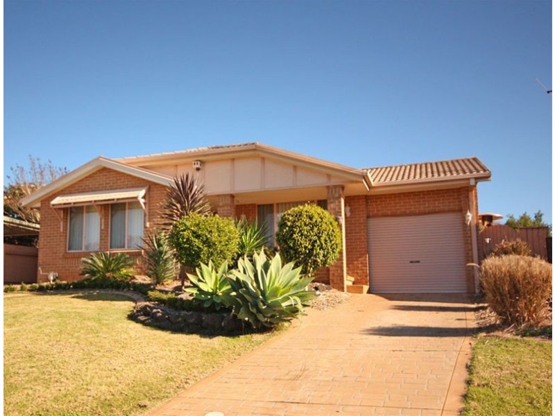 9 Stephano Place, Rosemeadow NSW 2560