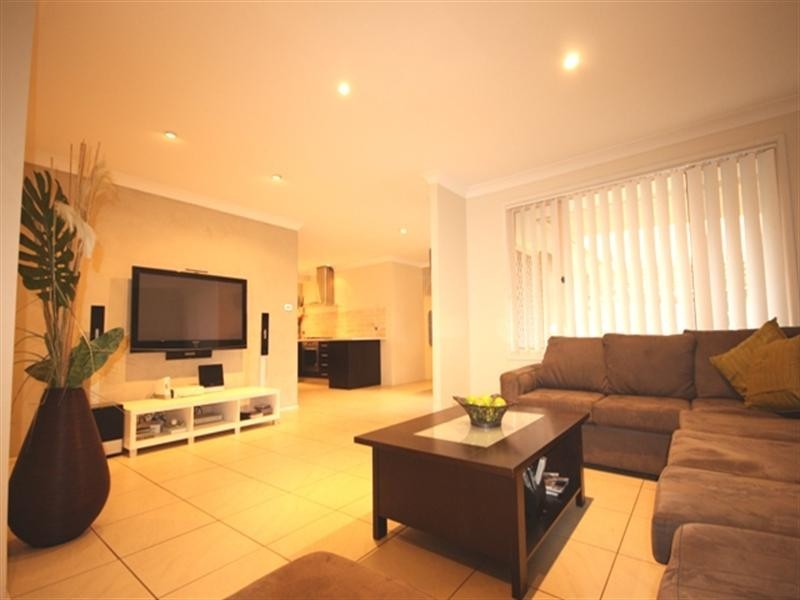 9 Stephano Place, Rosemeadow NSW 2560