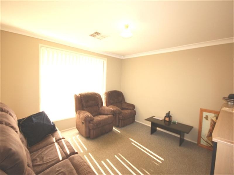 9 Harriet Place, Currans Hill NSW 2567