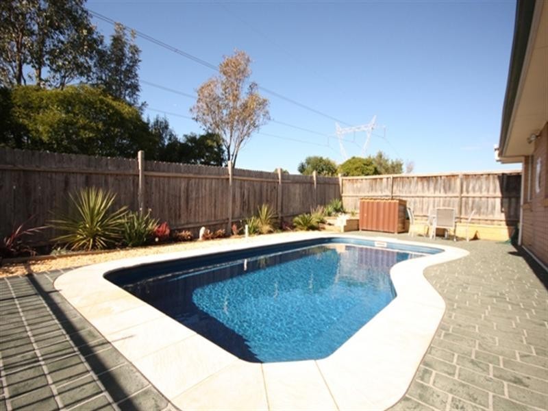 9 Harriet Place, Currans Hill NSW 2567