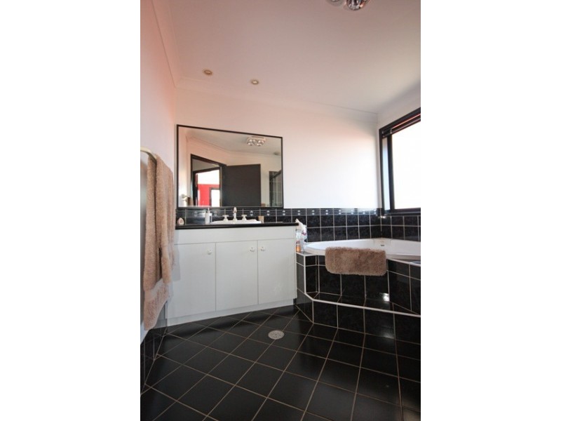 25 The Cascades, Mount Annan NSW 2567