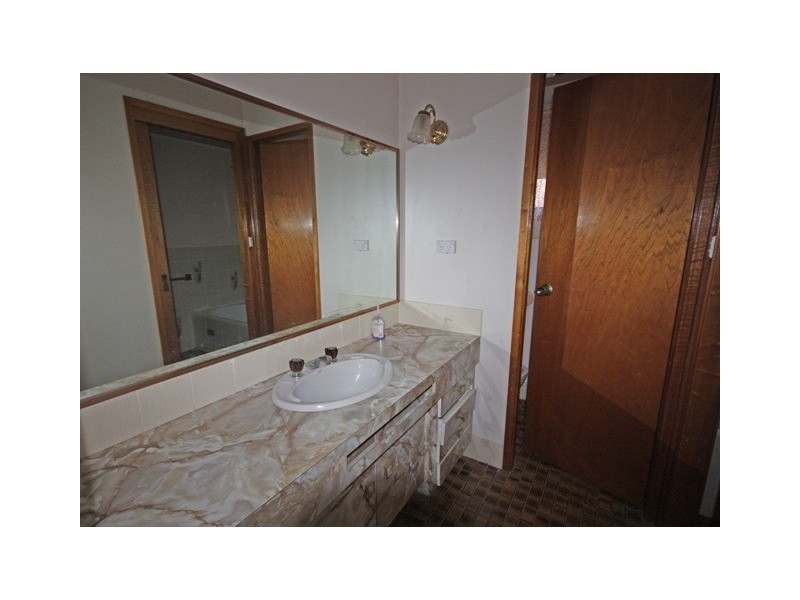 11 Salter Avenue, Minto NSW 2566