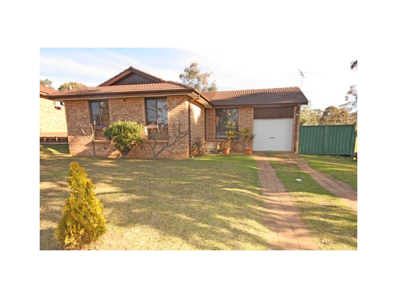 2 Scarus Place, Rosemeadow NSW 2560