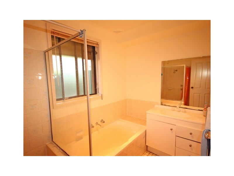 2 Scarus Place, Rosemeadow NSW 2560