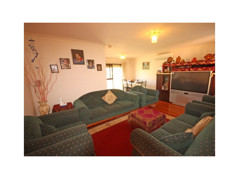 2 Scarus Place, Rosemeadow NSW 2560