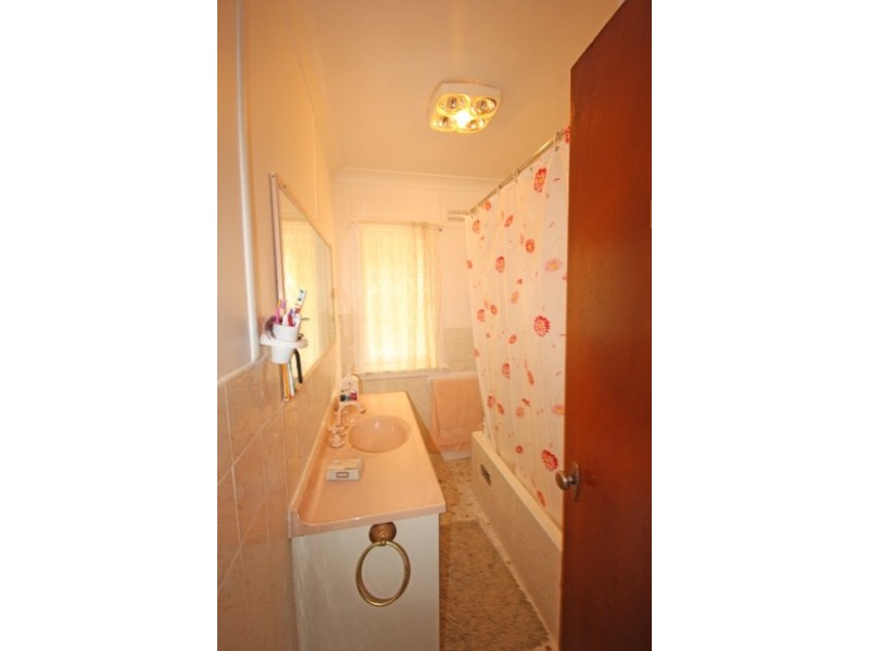 8 Faraday Road, Leumeah NSW 2560