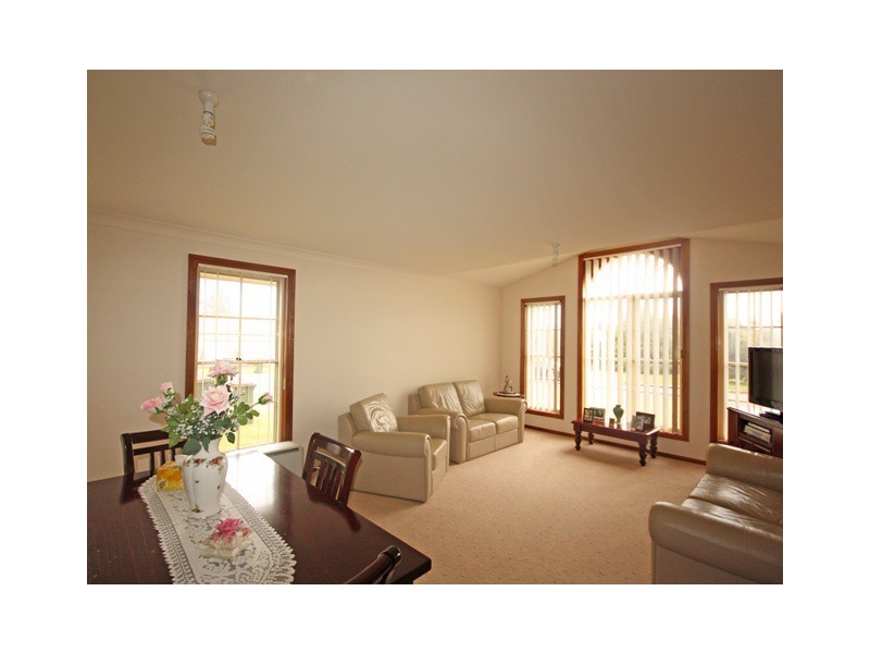 2 Ashford Circuit, Currans Hill NSW 2567