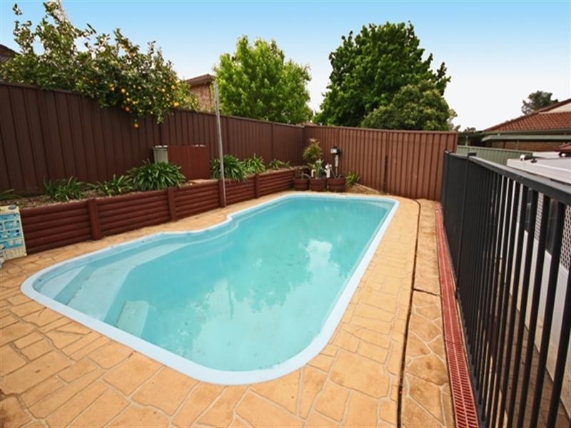 24 Chasselas Avenue, Eschol Park NSW 2558