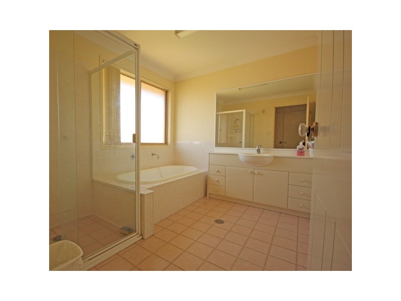 13 Minnamurra Circuit, Prestons NSW 2170