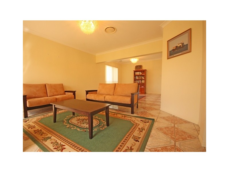 13 Minnamurra Circuit, Prestons NSW 2170