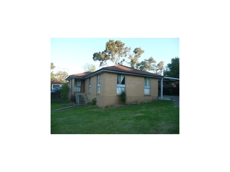 24 Eleura Crescent, Woodbine NSW 2560