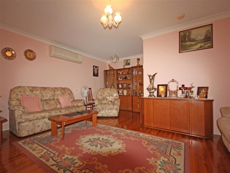 6 Pinot Street, Eschol Park NSW 2558