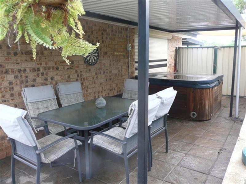 8 Dargie Place, Eagle Vale NSW 2558