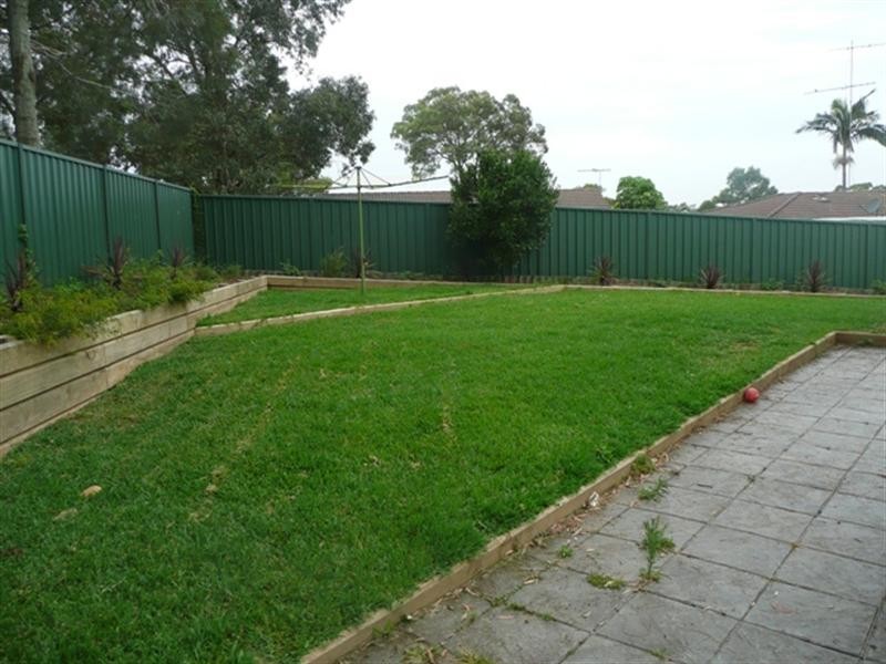 8 Dargie Place, Eagle Vale NSW 2558