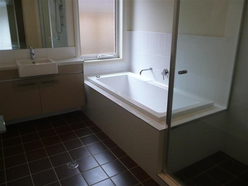 26 Snowy Avenue, Minto NSW 2566