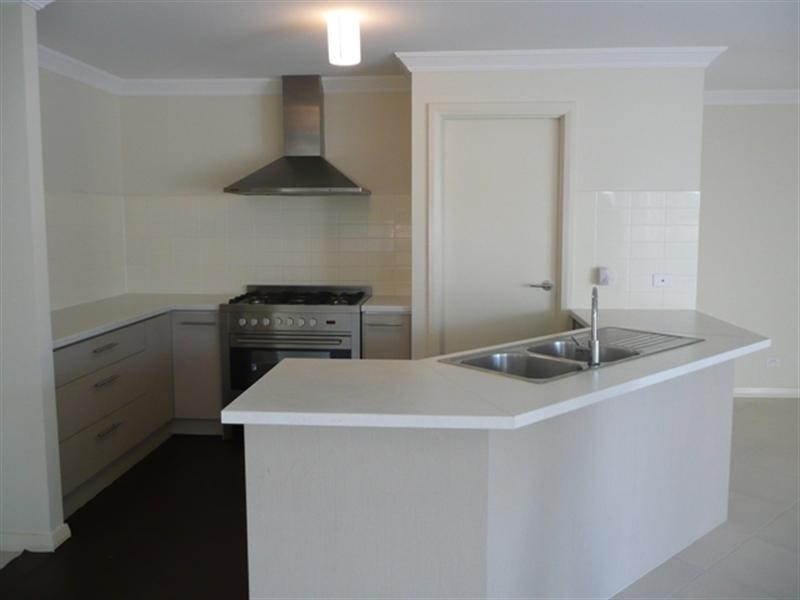 26 Snowy Avenue, Minto NSW 2566