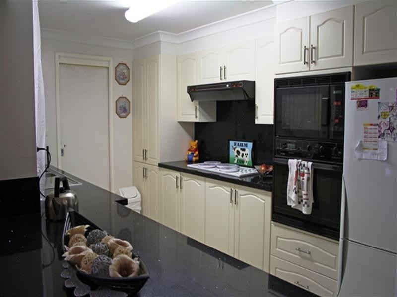 27 Lochalsh Street, St Andrews NSW 2566