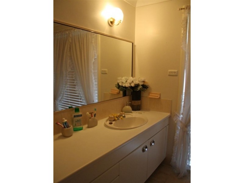 27 Lochalsh Street, St Andrews NSW 2566