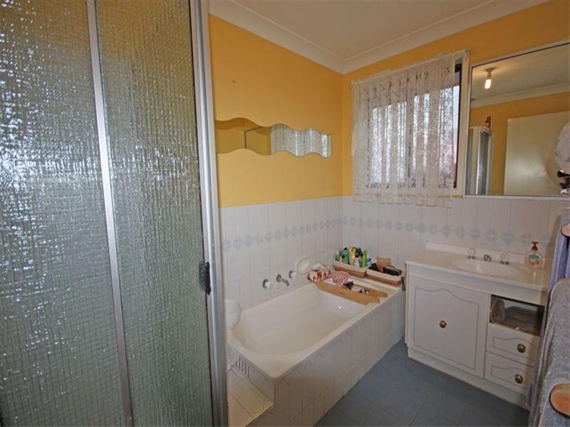 11 Porter Street, Minto NSW 2566