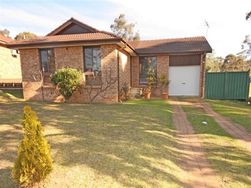 2 Scarus Place, Rosemeadow NSW 2560