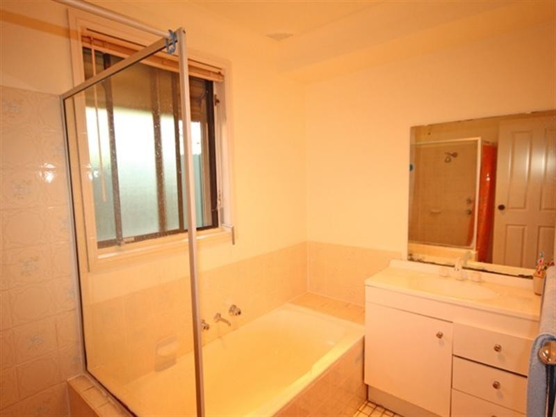 2 Scarus Place, Rosemeadow NSW 2560