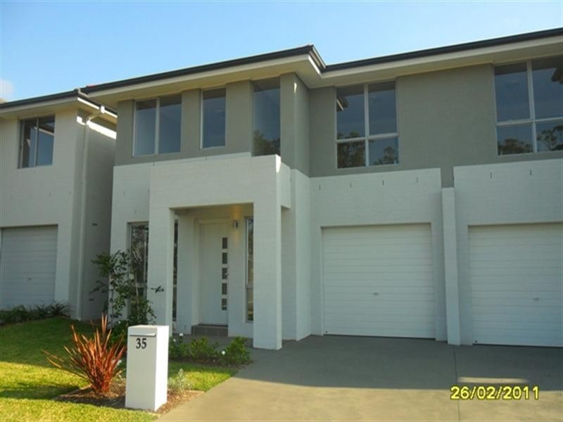 35 Atlantic Boulevard, Glenfield NSW 2167