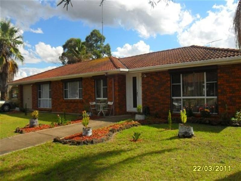 1 Fortinbras Close, Rosemeadow NSW 2560