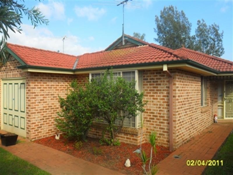 33 Parkholme Circuit, Englorie Park NSW 2560