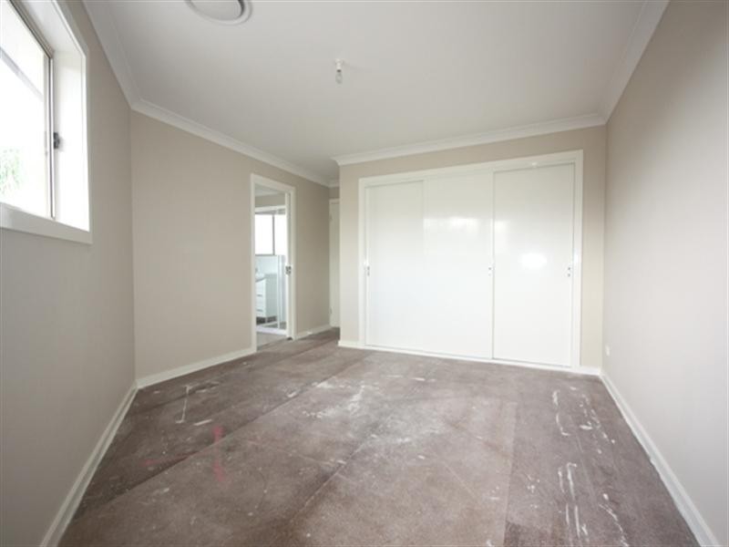 2a Mongon Place, St Helens Park NSW 2560