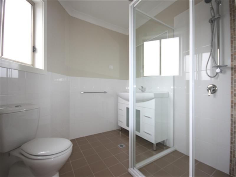 2a Mongon Place, St Helens Park NSW 2560