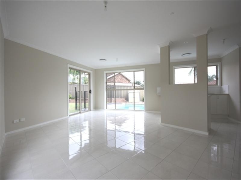 2a Mongon Place, St Helens Park NSW 2560