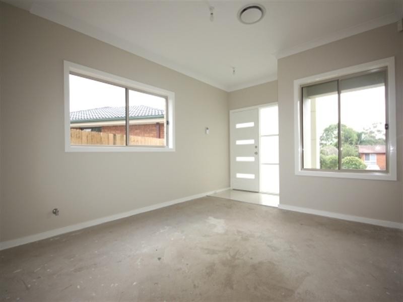 2a Mongon Place, St Helens Park NSW 2560